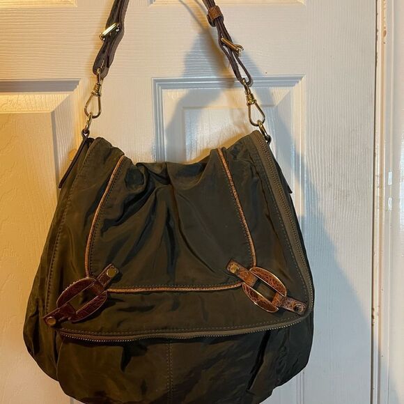 Treesje Olive green nylon with brown trim  slouch shoulder bag gold tone accents - Picture 5 of 10